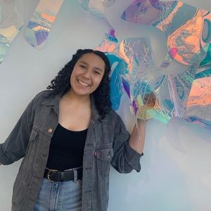 Meet your Posher, Maya